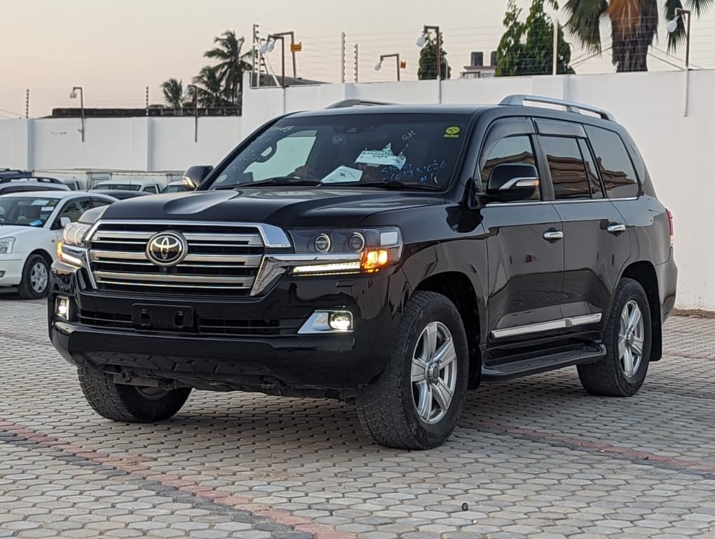 Toyota Landcruiser Prado ( SHOWROOM)